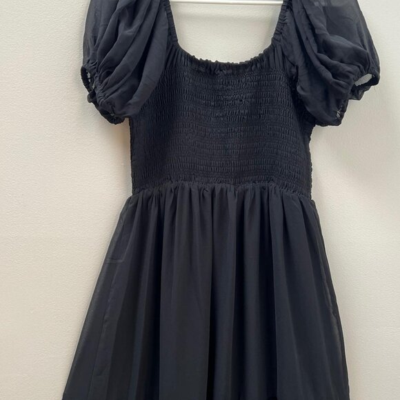 Black Smocked Puff Sleeve Maxi Dress โ Flowy & Feminine - Picture 5 of 6